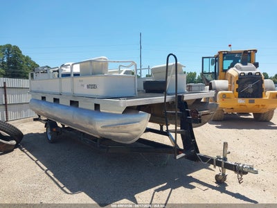 2003 Tracker Party Barge