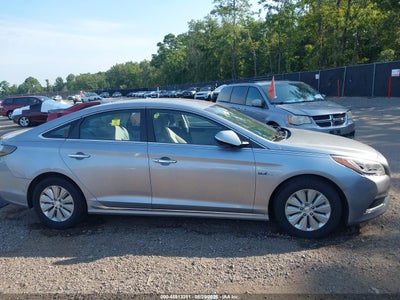 HYUNDAI SONATA HYBRID