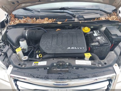 CHRYSLER TOWN & COUNTRY