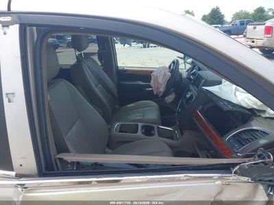 CHRYSLER TOWN & COUNTRY
