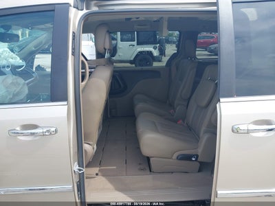 CHRYSLER TOWN & COUNTRY