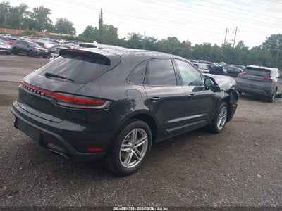PORSCHE MACAN