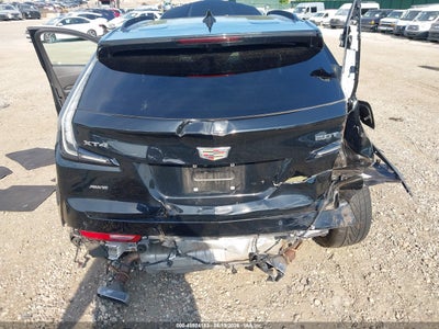 CADILLAC XT4