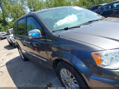 CHRYSLER TOWN & COUNTRY