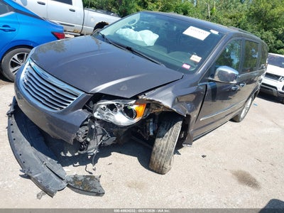 CHRYSLER TOWN & COUNTRY