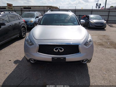 INFINITI QX70
