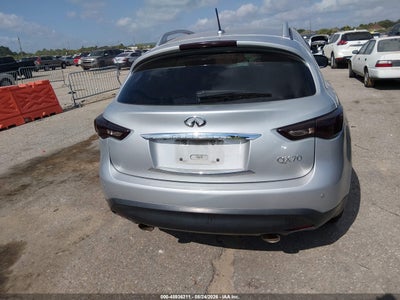 INFINITI QX70