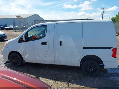 NISSAN NV200