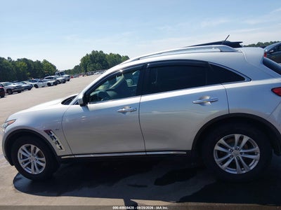 INFINITI QX70