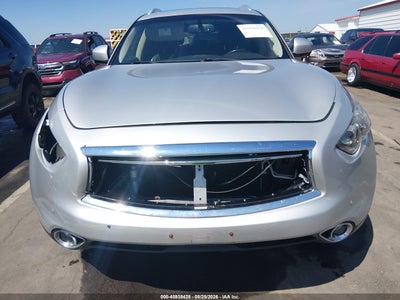 INFINITI QX70