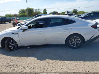 HYUNDAI SONATA HYBRID
