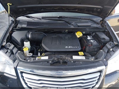 CHRYSLER TOWN & COUNTRY