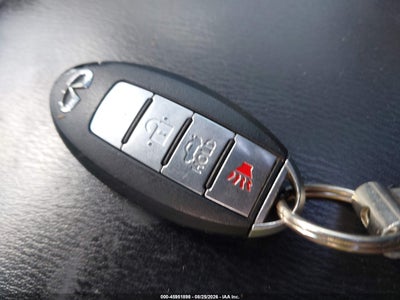 INFINITI Q70