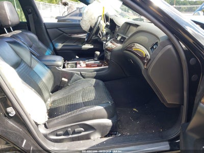 INFINITI Q70