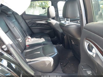 INFINITI Q70