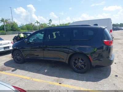 CHRYSLER PACIFICA