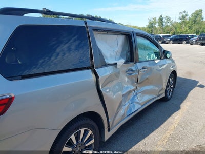 TOYOTA SIENNA