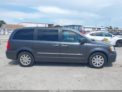CHRYSLER TOWN & COUNTRY
