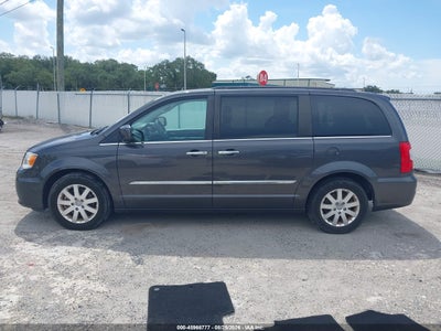 CHRYSLER TOWN & COUNTRY