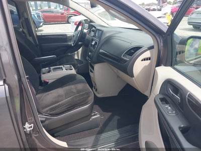 CHRYSLER TOWN & COUNTRY