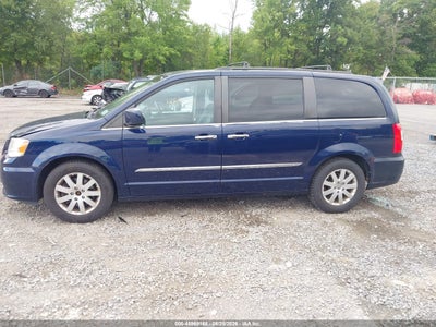 CHRYSLER TOWN & COUNTRY