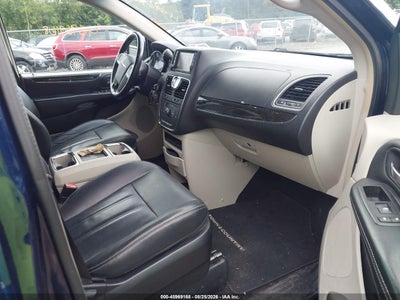 CHRYSLER TOWN & COUNTRY