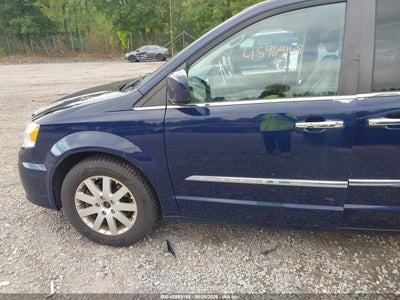 CHRYSLER TOWN & COUNTRY