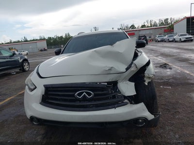 INFINITI QX70
