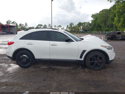 INFINITI QX70