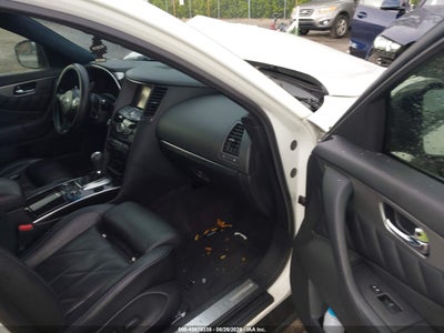 INFINITI QX70