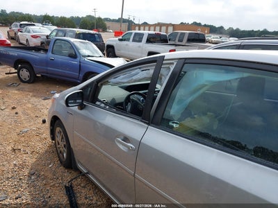 TOYOTA PRIUS V