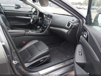 NISSAN MAXIMA
