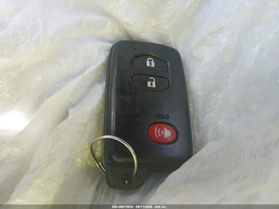 TOYOTA PRIUS V