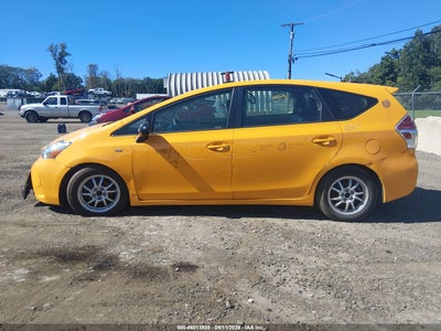 TOYOTA PRIUS V