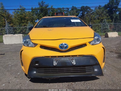TOYOTA PRIUS V