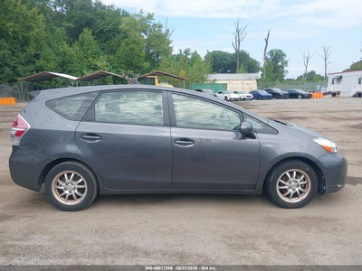 TOYOTA PRIUS V