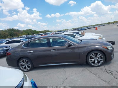 INFINITI Q70L