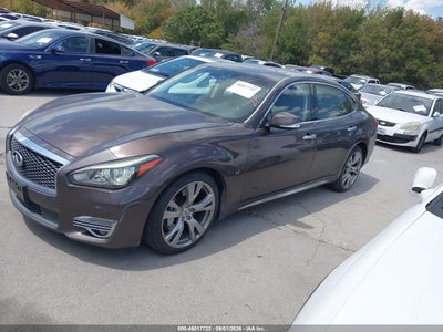 INFINITI Q70L