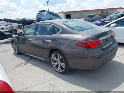 INFINITI Q70L