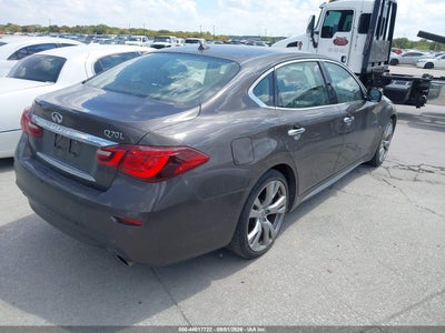 INFINITI Q70L