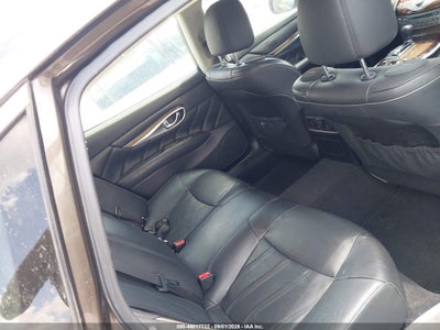 INFINITI Q70L