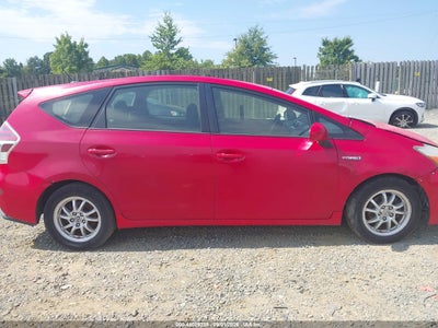 TOYOTA PRIUS V