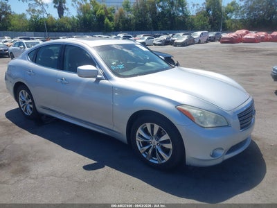 2013 Infiniti M37