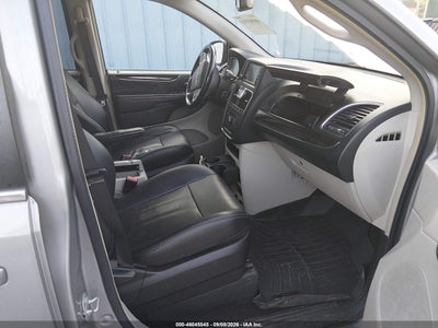 CHRYSLER TOWN & COUNTRY