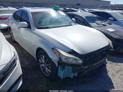 INFINITI Q70
