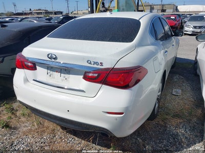 INFINITI Q70