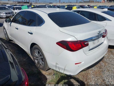 INFINITI Q70