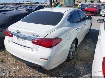 INFINITI Q70