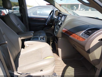 CHRYSLER TOWN & COUNTRY