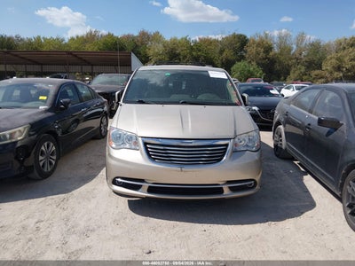 CHRYSLER TOWN & COUNTRY